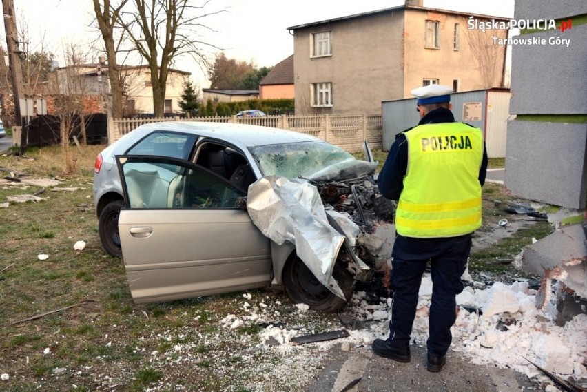 Śmiertelny wypadek w Tarnowskich Górach. Nie żyje 23-letni kierowca