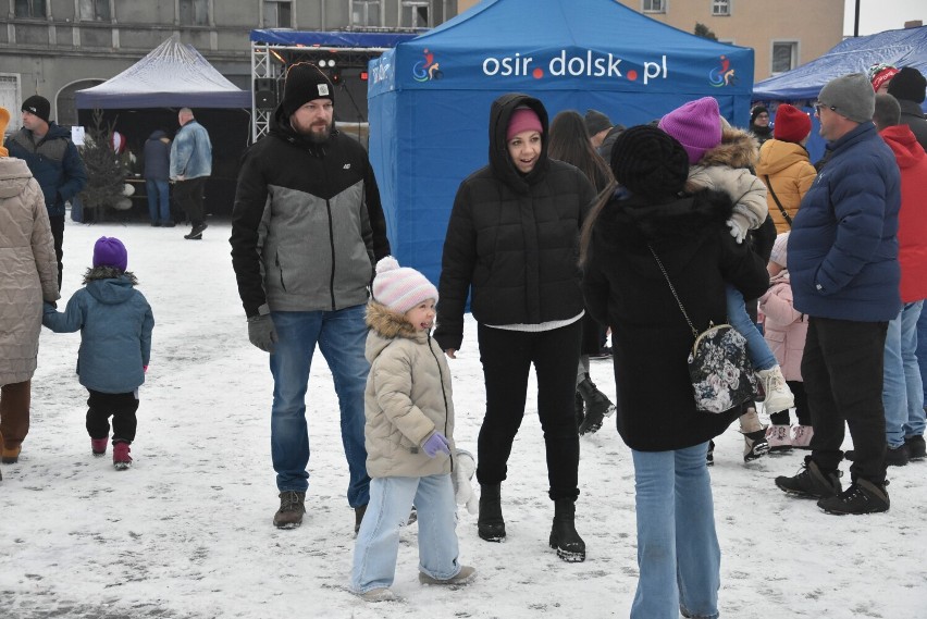 Na rynku w Dolsku można było poczuć świąteczny klimat.