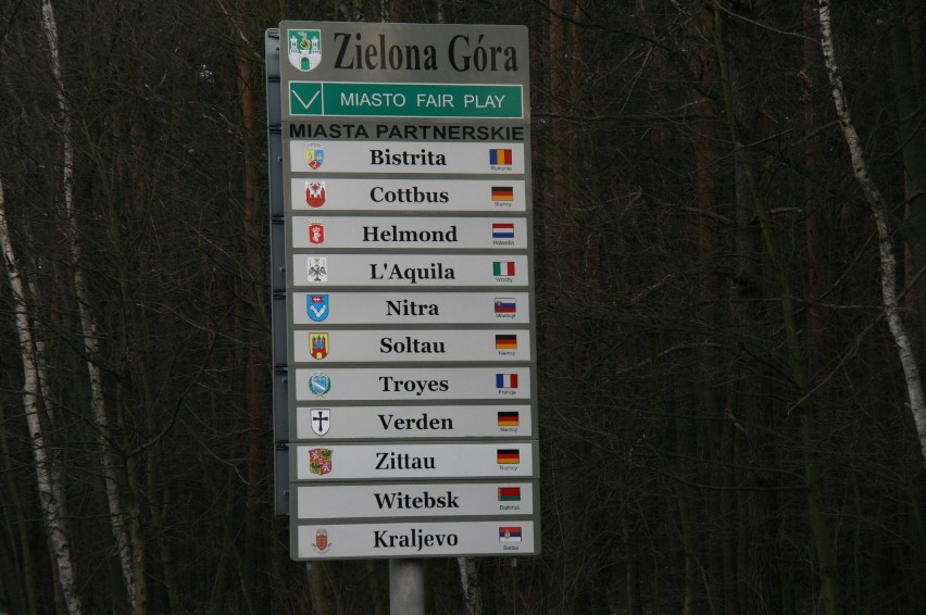 Marzec 2011: Miasta partnerskie Zielonej Góry. Dlaczego Witebsk bez herbu?