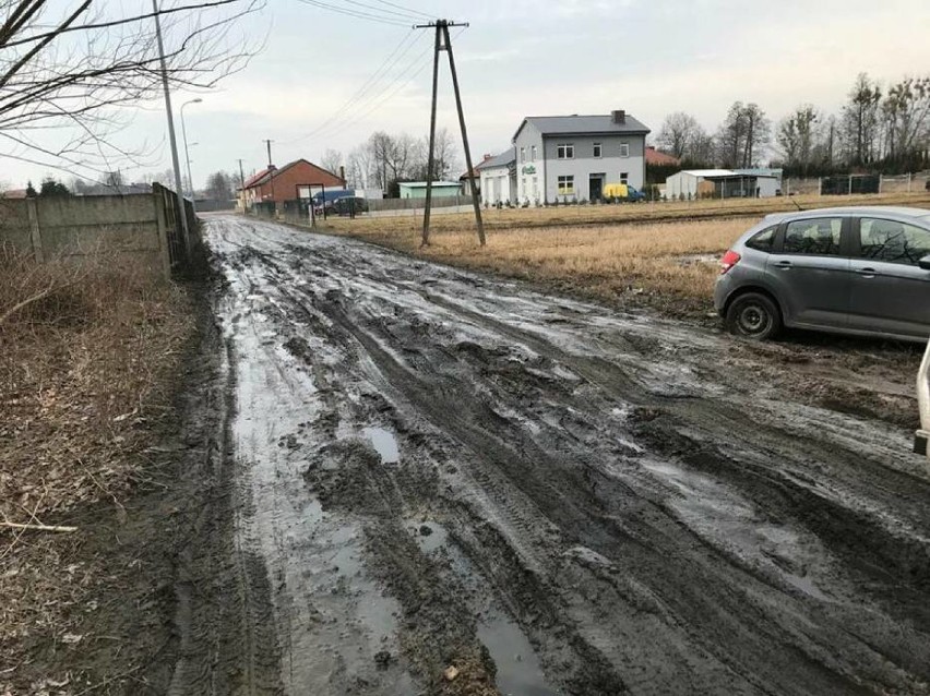 Wiosenne roztopy spowodowały, że nieutwardzone drogi...