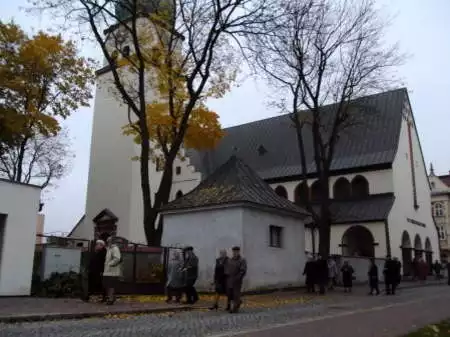 W niedzielę parafianie mają do wyboru kilka mszy świętych, najbardziej oblegane są jednak te przedpołudniowe. Fot. B. Gliwka