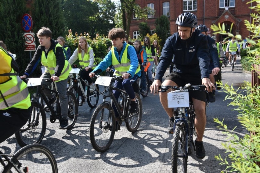 Wągrowiec. 130 osób wzięło udział w rajdzie rowerowym Ogólniaka. Wydarzenie zorganizowano z okazji Dnia Dziecka i jubileuszu szkoły