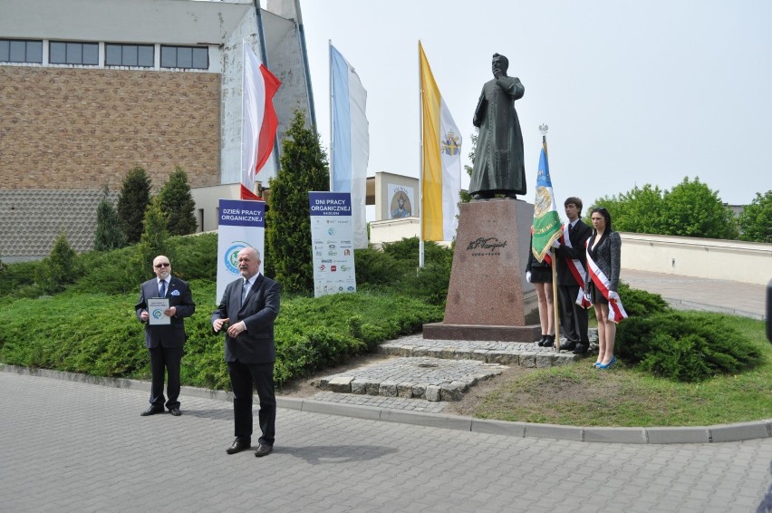 W ramach obchodów II Dni Pracy Organicznej złożono kwiaty...