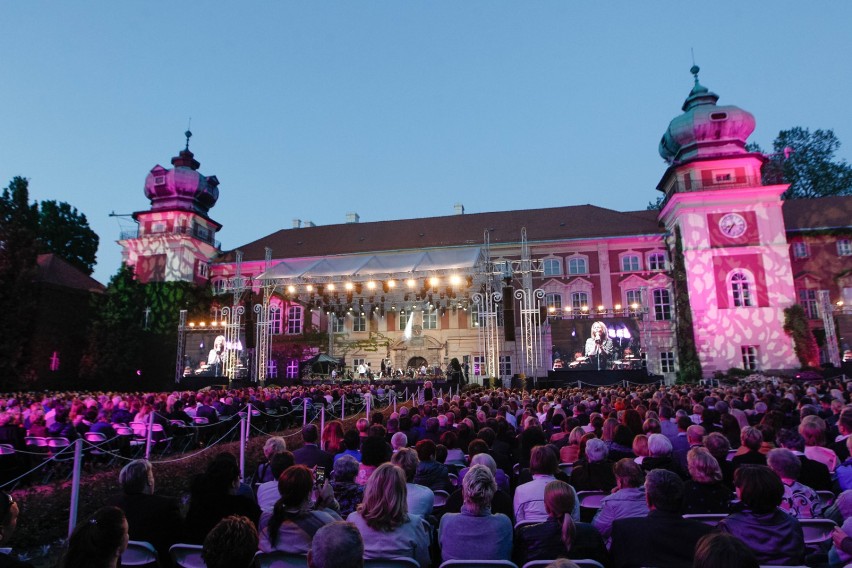 Festiwal odbywa się na Zamku-Muzeum w Łańcucie w maju.