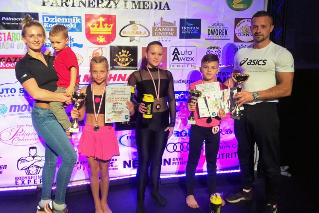 Aleksander Skurcz i Milena Gasperowicz przywieźli medale z Międzynarodowych Mistrzostw Polski federacji WBBF WFF w fitnessie gimnastyczno – akrobatycznym.