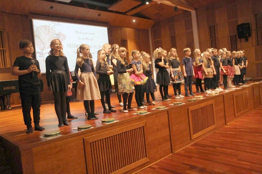 W Chełmnie było pasowanie na ucznia szkoły muzycznej