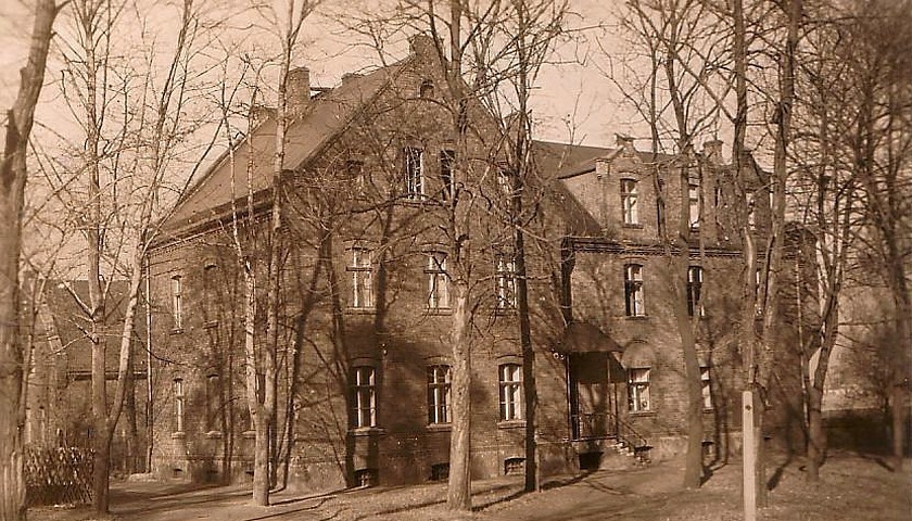 1869 r. Pierwsza Szkoła Podstawowa na Zgodzie