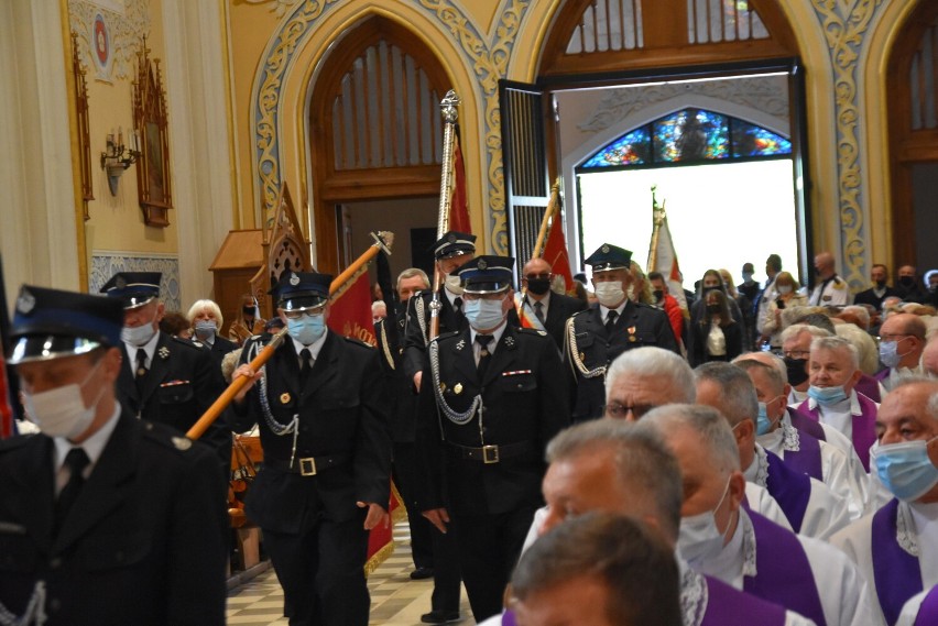 Pogrzeb ks. prałata Stefana Jachimczaka w Myszkowie. Wierni pożegnali proboszcza w kościele pw. Św. Stanisława BM