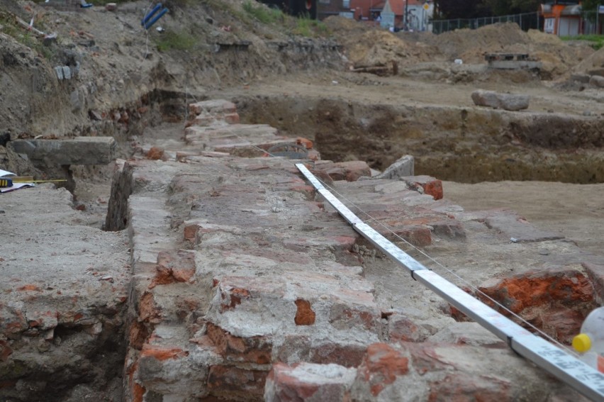 Wykopaliska na alei Rodła w Malborku [ZDJĘCIA]. Zobacz, co odkryli archeolodzy