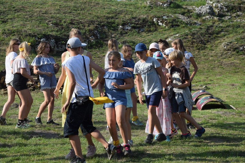 Ave Cezar na terenie Grodu Birów w Podzamczu ZDJĘCIA