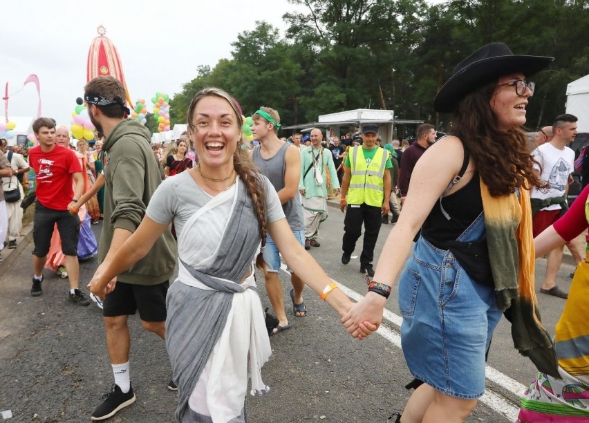 Przejdź dalej i zobacz, jak bawią się uczestnicy festiwalu...