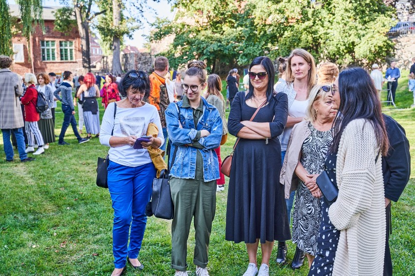 Niezwykła wystawa w Fosie Miejskiej. Byliście? Szukajcie się na zdjęciach