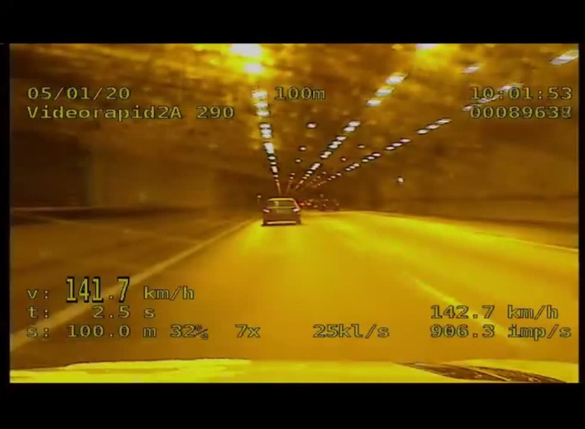 Wjechał do katowickiego tunelu z prędkością ok. 140 km/h [WIDEO]. Miał pecha.