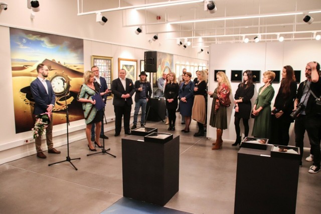 Prace Salvadora Dali można oglądać na wystawie w Kamienicy Deskurów. Po raz pierwszy w Radomiu ! Najpierw zaprezentowano je mediom i przedstawicielom kultury.
