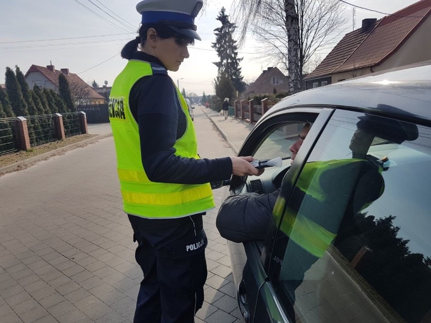 Nowosolscy policjanci patrolując ulicę Muzealną w Nowej Soli...