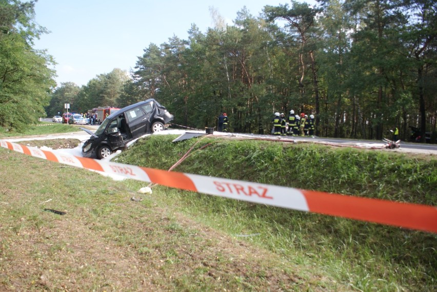 Tragiczny wypadek na trasie Kalisz - Turek. Nie żyje małżeństwo z Kalisza. ZDJĘCIA