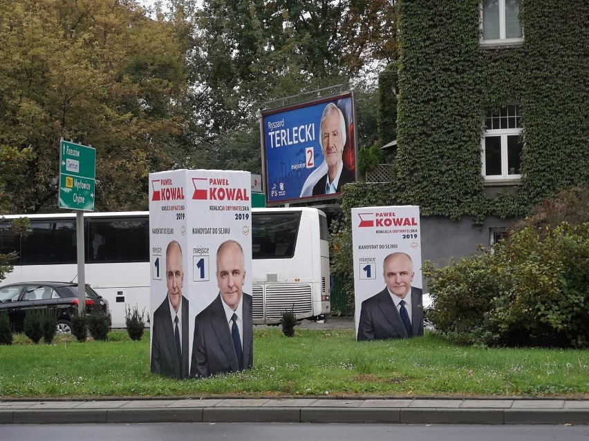 Kraków. Na ulicach Krakowa trwa plakatowa walka o wyborców [ZDJĘCIA]
