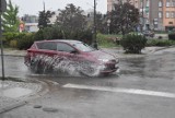 Kolejny dzień deszczu w Głogowie. Potoki na ulicach, ogromne kałuże na podwórkach. ZDJĘCIA