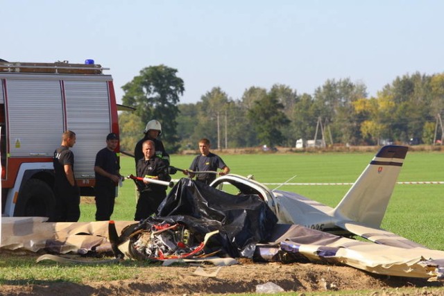 Tragedia w Głębinowie
Dwie osoby zginęły w katastrofie prywatnego, ultralekkiego samolotu Viper SD – 4, do której doszło 1 października 2011 roku w Głębinowie w okolicach Jeziora Nyskiego.