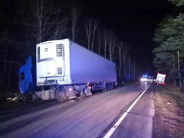 Wypadek (kolizja) ciężarówek na DK48 Inowłódz - Poświętne przy skręcie na Ceteń