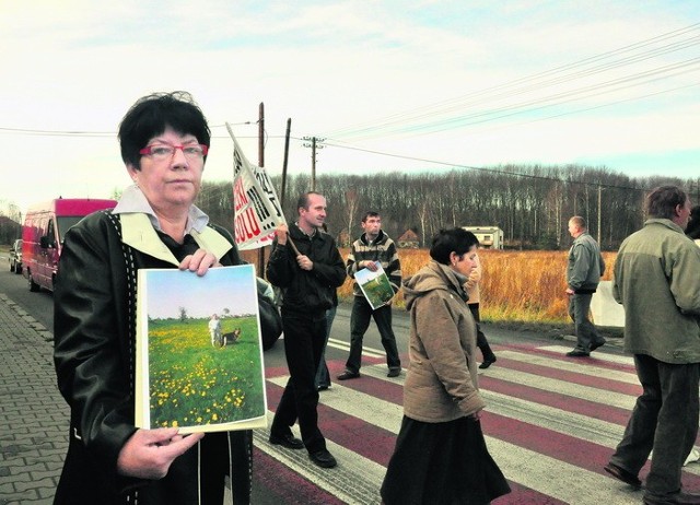 Mieszkańcy Zasola chcą być bezpieczni w swoich domach. Domagają się obwałowań