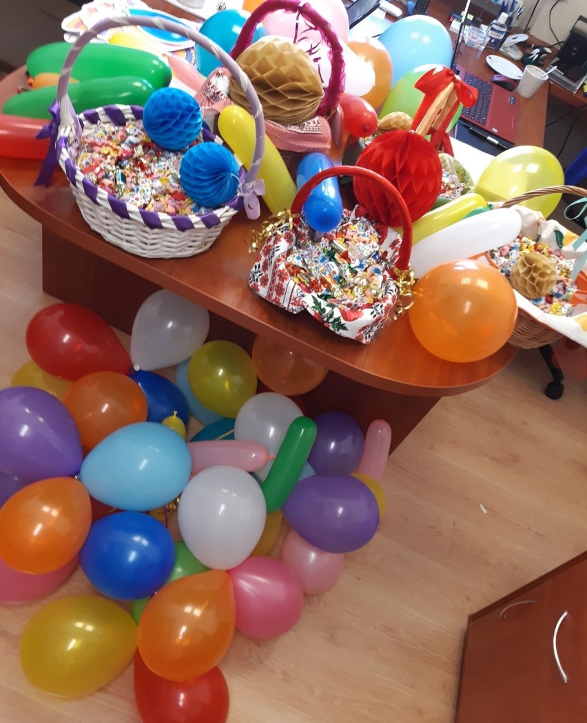 Dzień Dziecka. Balony i cukierki dla dzieci w autobusach gminy Grudziądz [zdjęcia]