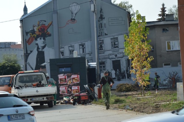 Trwają prace przy poprawie estetyki centrum Zduńskiej Woli