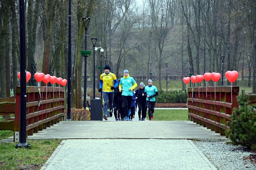 Parkrun Kraśnik w walentynkowej odsłonie. Zobacz wideo i galerię zdjęć z wydarzenia