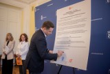 Warszawa wprowadza "Plan równości płci". Rafał Trzaskowski: w takim środowisku podejmuje się najlepsze decyzje