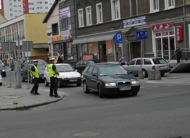 Mieszkańcy oczekują, że policjanci będą pomagać im na drogach, a nie czekać na ich błędy.