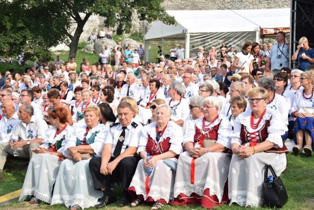 Tak wyglądały ubiegłoroczne diecezjalno-powiatowo-gminne dożynki na zamku ogrodzienieckim w Podzamczu