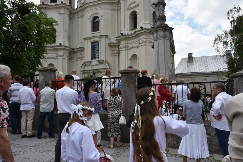 Uroczysta procesja w Boże Ciało przeszła ulicami Chełma. Wzięły w niej udział tysiące wiernych. Zobacz zdjęcia
