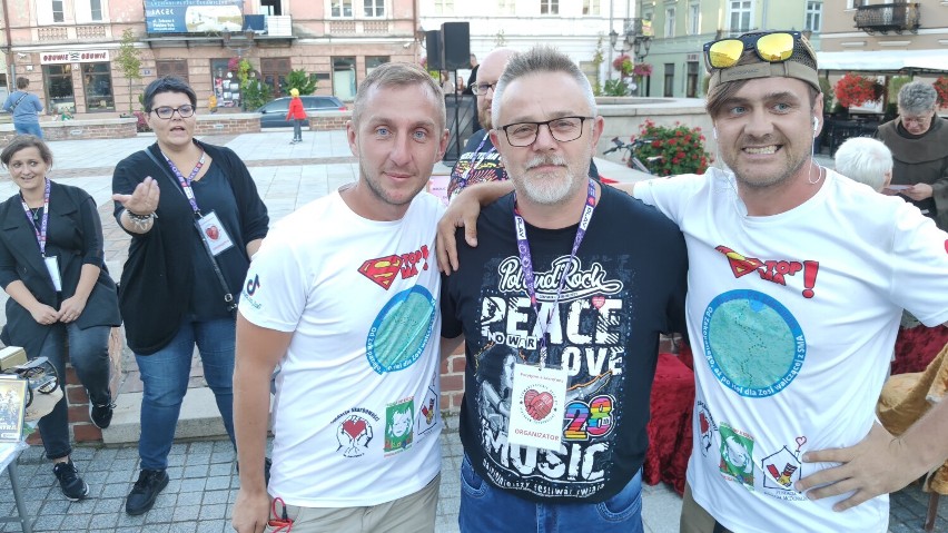 Piotrkowianie włączyli się w pomoc Zosi, walczącej z SMA. Festyn charytatywny w rynku w Piotrkowie 5.09.2022 ZDJĘCIA