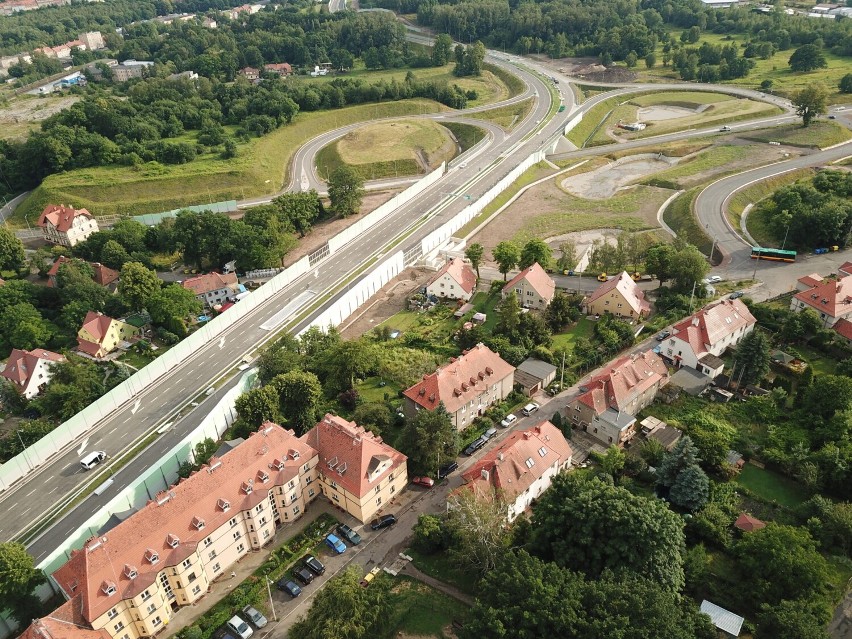 Obwodnica Wałbrzycha tuż przed otwarciem dla ruchu. Z góry wygląda spektakularnie! [ZDJĘCIA]