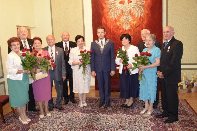 W niedzielę, 24 czerwca, wiceprezydent Jarosław Chęcielewski wręczył medale za długotrwałe pożycie małżeńskie sześciu parom, które przeżyły 50 lat. Medale zostały przyznane przez prezydenta RP.