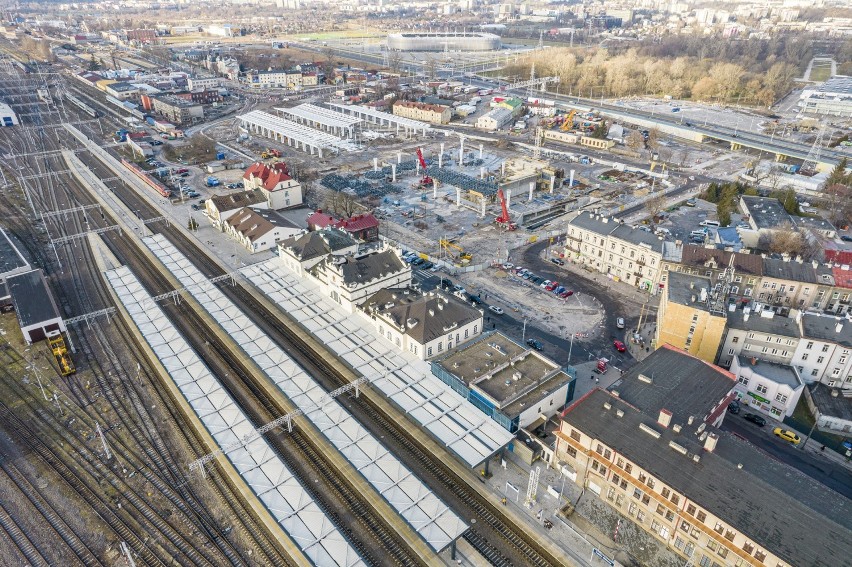 Dworzec metropolitalny w Lublinie powoli ujawnia swój przyszły kształt. Zobacz fotorelację i wideo z placu budowy