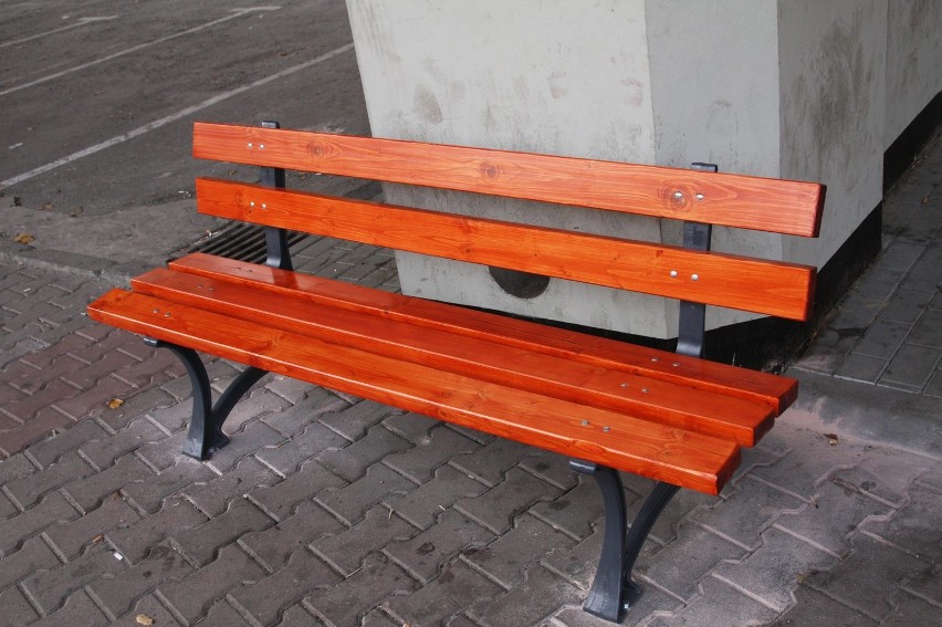 Nowe ławki w Chorzowie stanęły na życzenie mieszkańców.