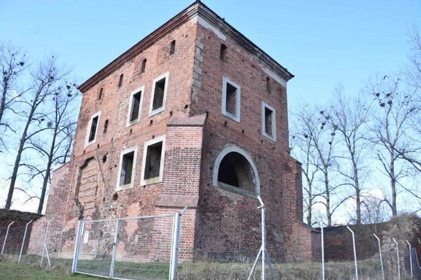 Gołańcz otrzyma z urzędu marszałkowskiego ponad 10 milionów złotych na rewitalizację terenu przy zamku i prace remontowe w kościele 