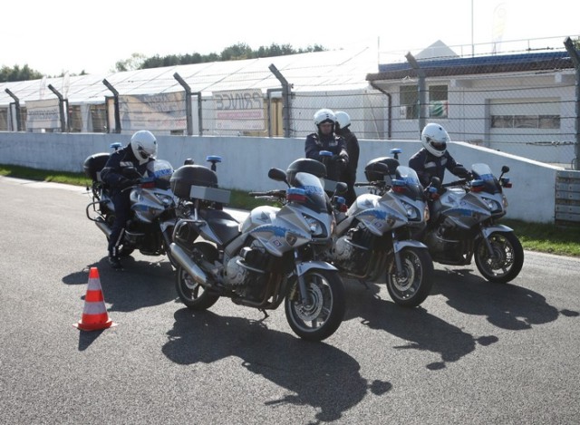 Policja Poznań: Szkolenie z dynamicznej jazdy na Torze Poznań