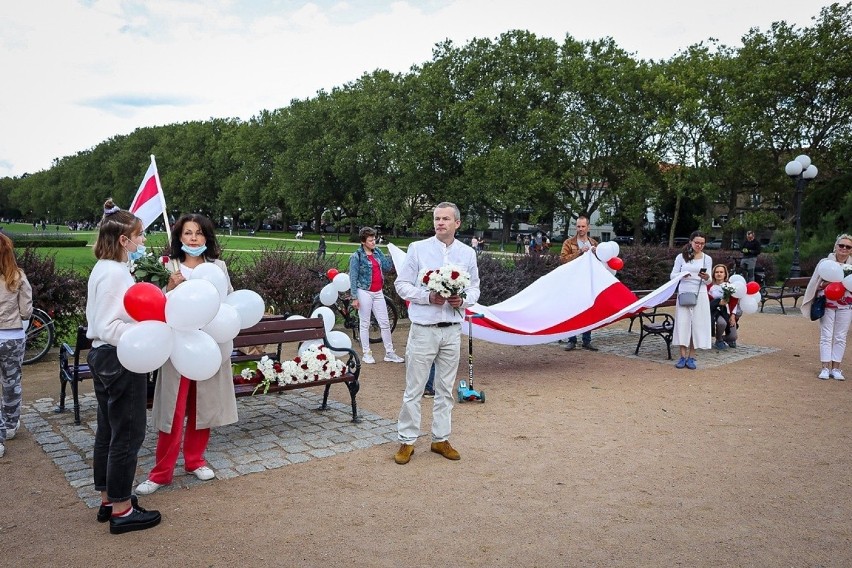 Szczecinianie wyrazili swoje wsparcie dla kobiet protestujących na Białorusi