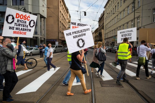 W 2020 r. mieszkańcy protestowali na ul. Starowiślnej przeciwko ograniczeniom w ruchu na Kazimierzu. Teraz pojawiły się kolejne koncepcje zmian, które wzbudziły oburzenie.