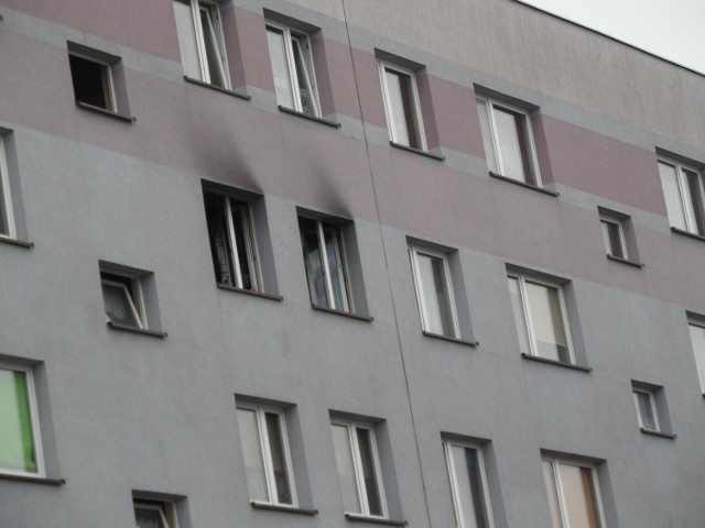 Paliło się mieszkanie w bloku przy ul. Ułańskiej 3