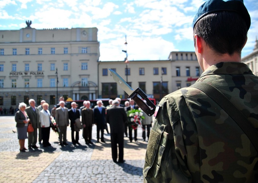 Inwalidzi wojenni złożyli kwiaty na pl. Litewskim