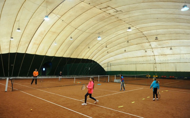 Wielki balon nad kortami tenisowymi w Przemyślu [ZDJĘCIA, WIDEO] | Przemyśl  Nasze Miasto