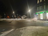 Ulica Grunwaldzka w Malborku po remoncie. Zniknęły tabliczki z napisem „Objazd”, czyli już można próbować, jak jeździ się po bruku