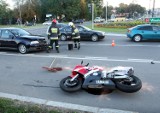 Wypadek na Rondzie Solidarności. Ranny motocyklista w szpitalu [ZDJĘCIA]