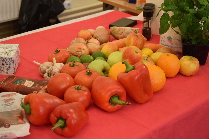 Smaki Hiszpanii na warsztatach kulinarnych w Mokrsku. Królowały owoce morza FOTO, VIDEO