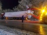 Ciężarówka wypadła z drogi pod Grudziądzem [zdjęcia]