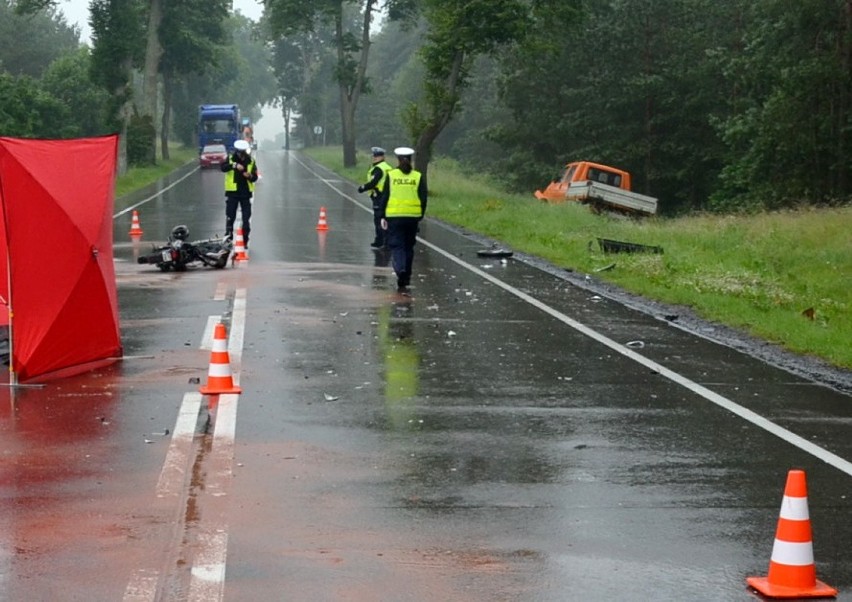 Wypadek w Bytoni na drodze krajowej nr 22. Nie żyje motocyklista [ZDJĘCIA]