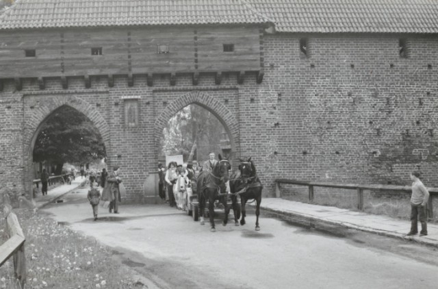 700-lecie Malborka w czerwcu 1976 roku. Korowód w czasie Dni Malborka. Fot. Henryk Jankowski